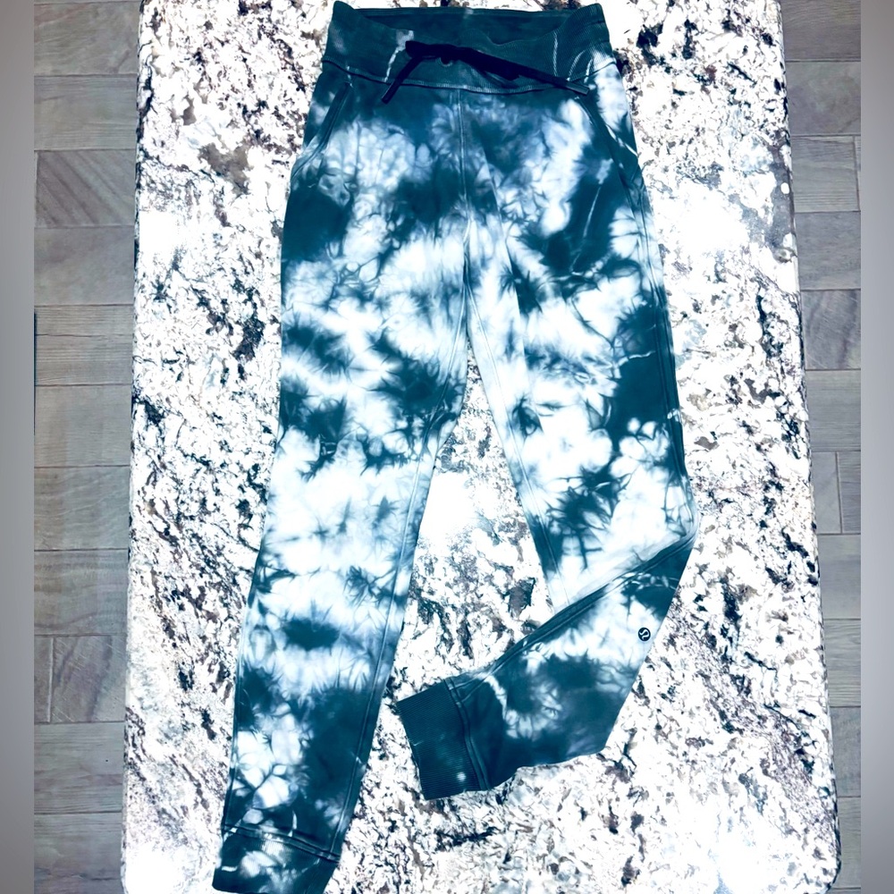 Lululemon jogger ~ size 2